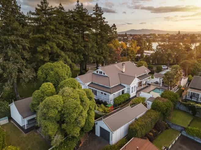 23 Ruakiwi Road, Hamilton Lake