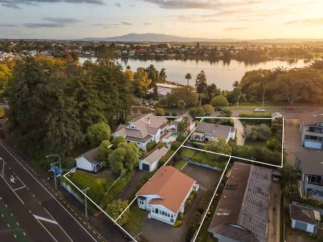 23 Ruakiwi Road, Hamilton Lake