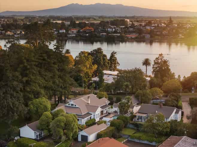 23 Ruakiwi Road, Hamilton Lake