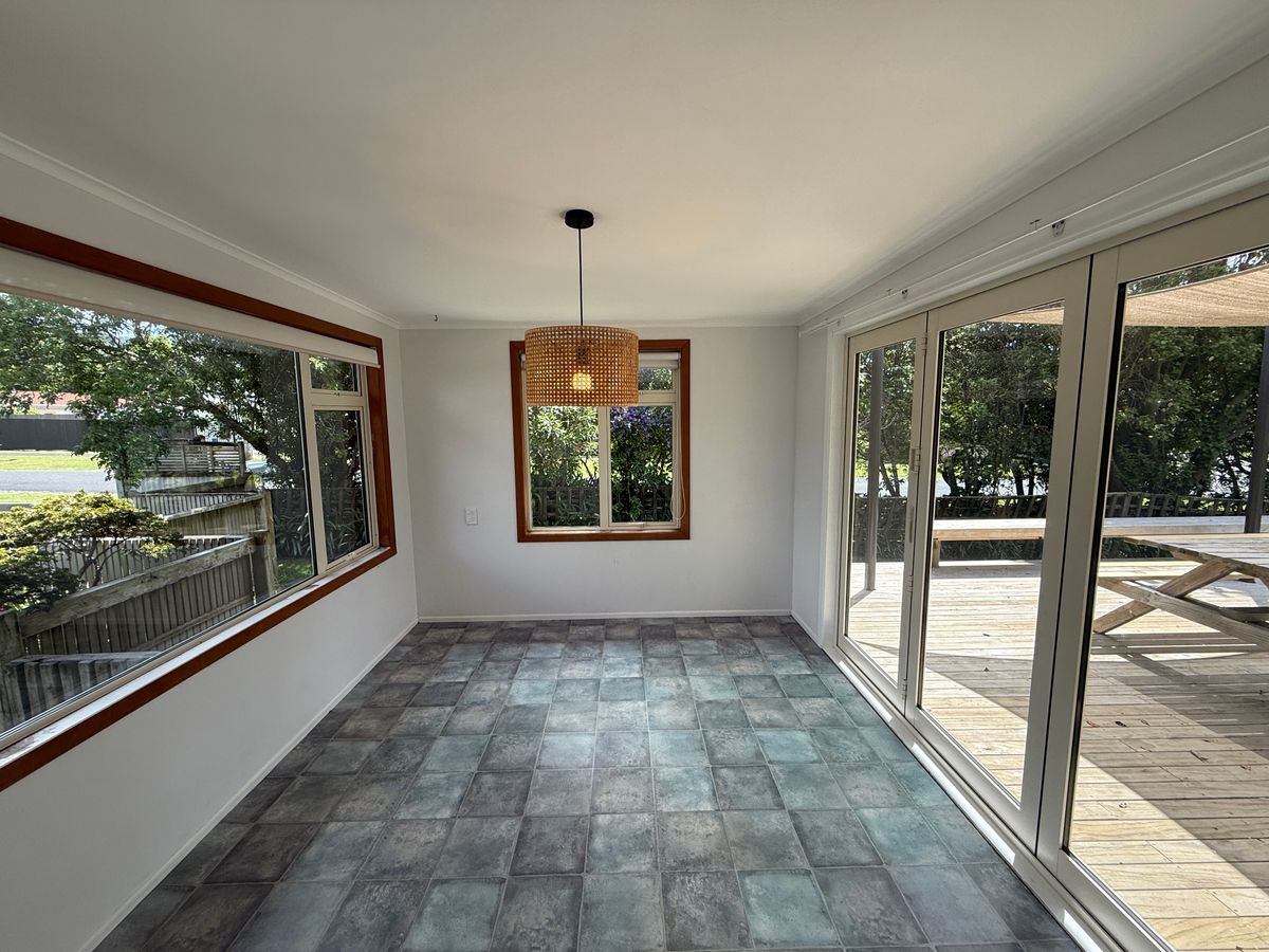 Spacious, Outdoor-Friendly Home in Waihi - Više
