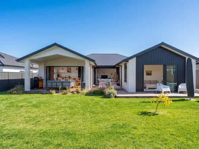 25 Arihi Crescent, Frimley