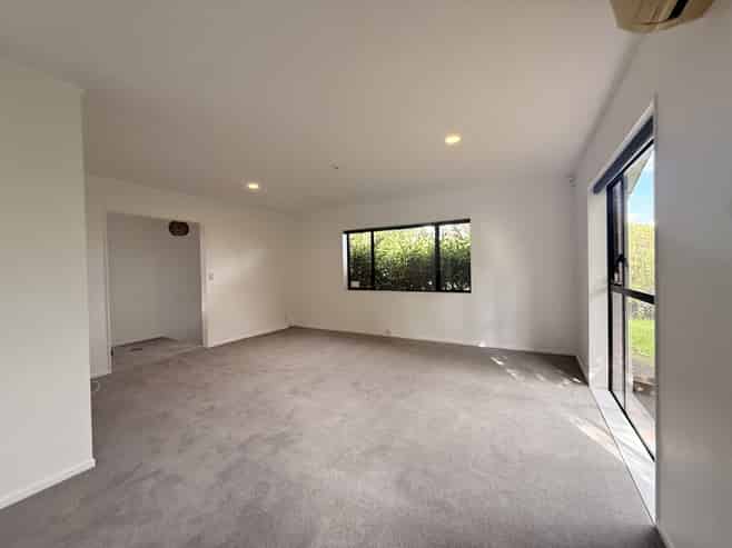 53 Mirrabooka Ave, Botany Downs