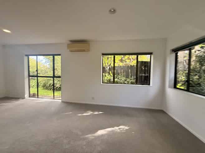 53 Mirrabooka Ave, Botany Downs