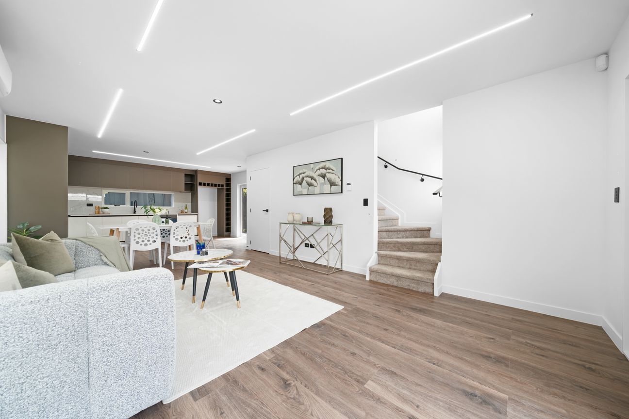 Stand Alone, Spacious & Good Neighbourhood! - Więcej