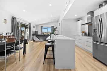 38 Pebble Beach Boulevard, Kamo