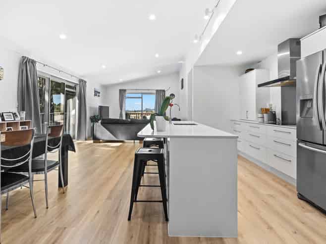 38 Pebble Beach Boulevard, Kamo