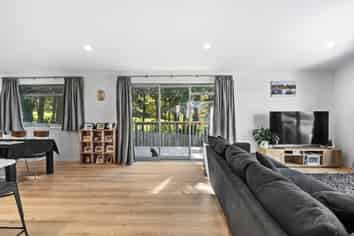 38 Pebble Beach Boulevard, Kamo