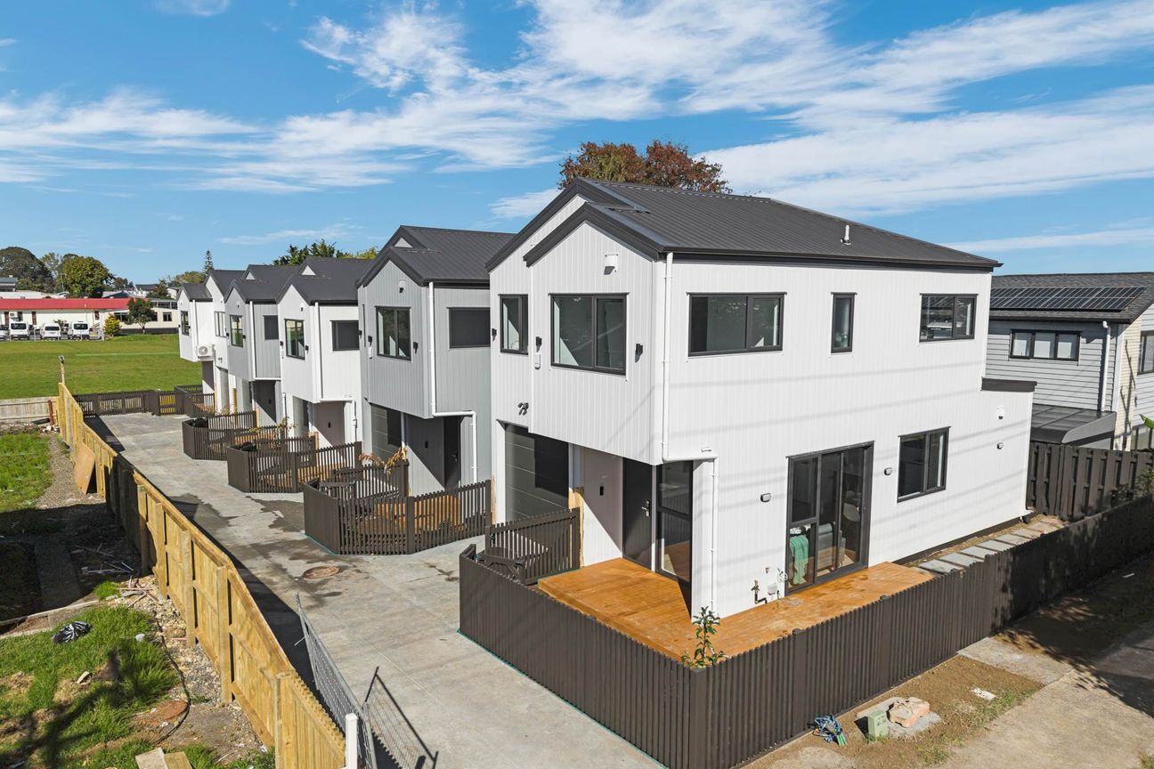 Stylish New 3BR Homes, Garage & Off-Street Parking - Altro
