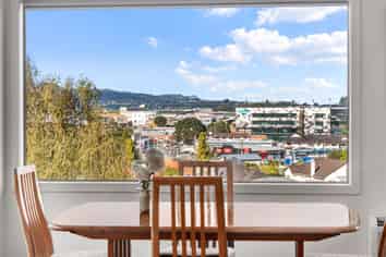 4 High Oaks Way, AVENUES