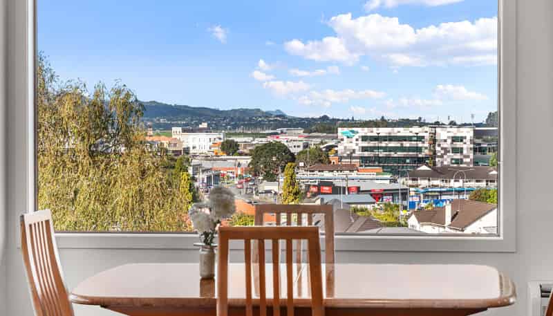 4 High Oaks Way, AVENUES