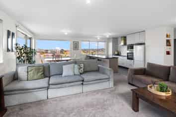 4 High Oaks Way, AVENUES