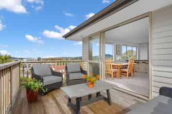 4 High Oaks Way, AVENUES