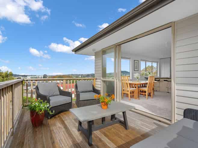 4 High Oaks Way, AVENUES