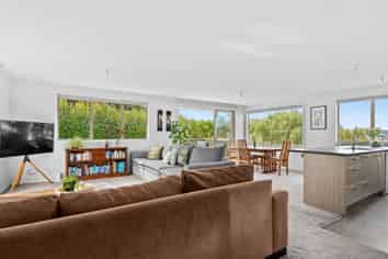 4 High Oaks Way, AVENUES