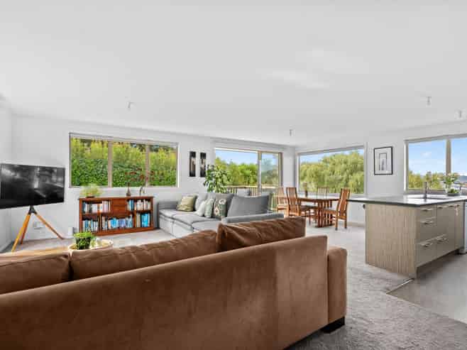 4 High Oaks Way, AVENUES