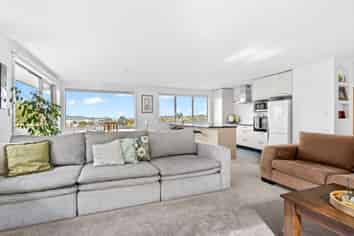 4 High Oaks Way, AVENUES