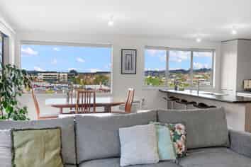 4 High Oaks Way, AVENUES