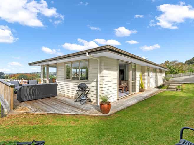 4 High Oaks Way, AVENUES