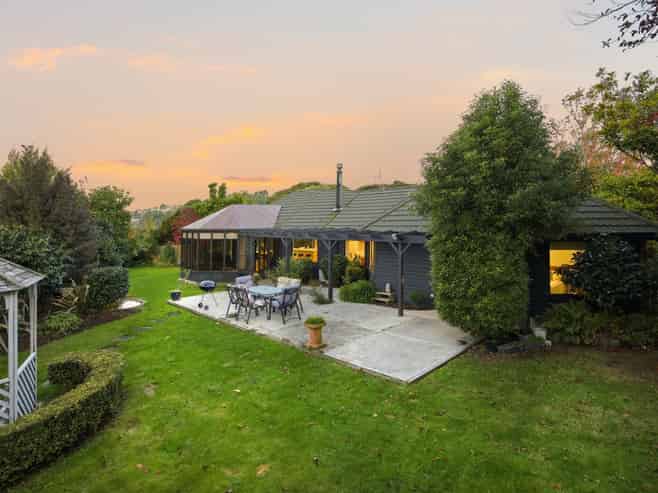 19 and 19a Ettrick Street, Glenross