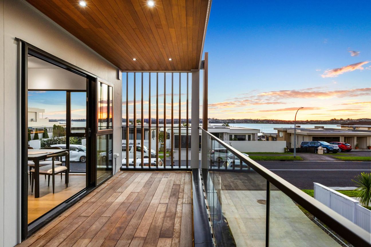 Macleans Brand New 5-Bedroom Seaview Home - Vista 4