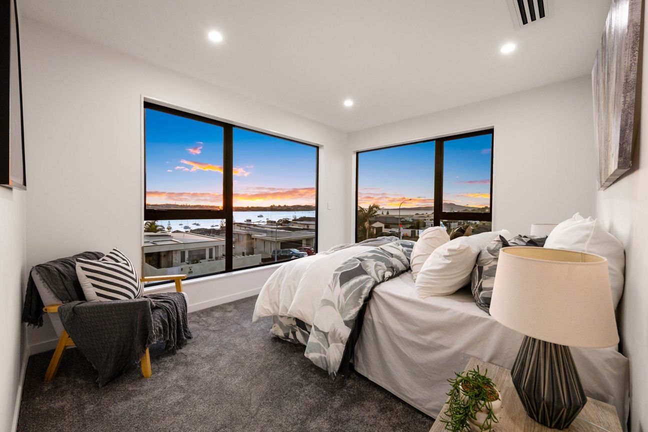 Macleans Brand New 5-Bedroom Seaview Home - Vista 6