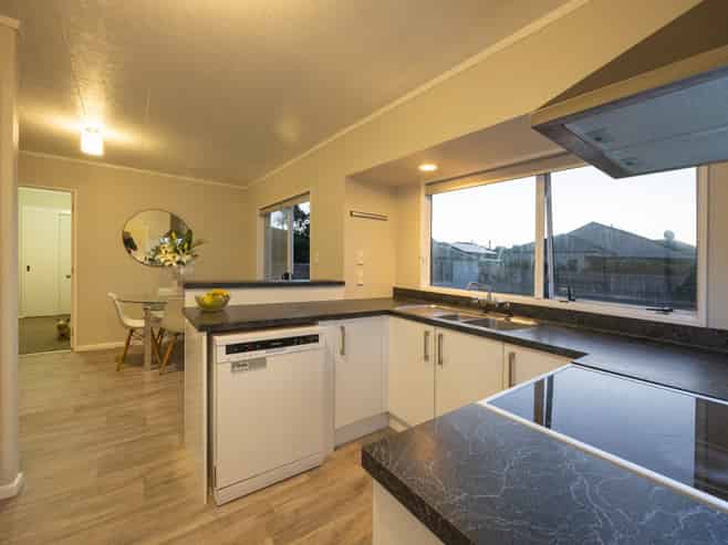 4 Emmerdale Mews, Highbury