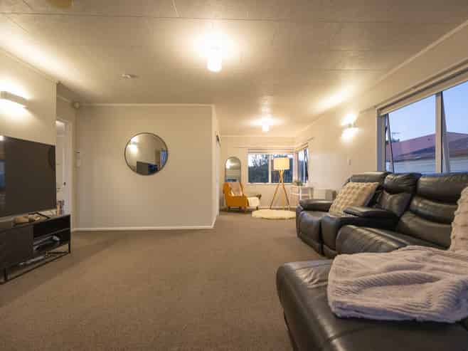 4 Emmerdale Mews, Highbury
