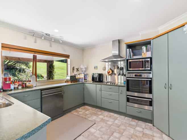 231 Valley View Road, Otaika