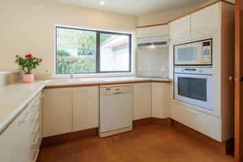 2/62 Hawkesbury Avenue, Saint Albans