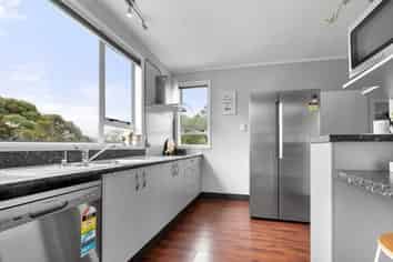 8 Cedar Street, Maungaraki