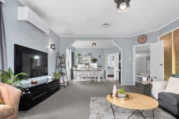 8 Cedar Street, Maungaraki