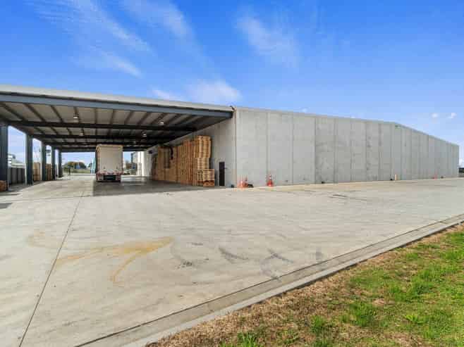 Position your business alongside Hamilton Airport