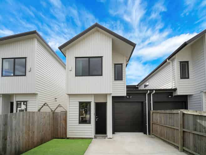 13 John Burn Road, Takanini