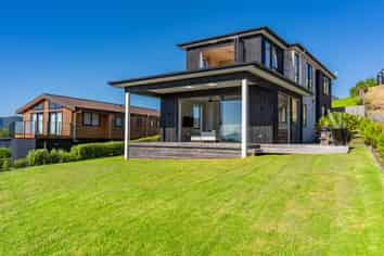 10 Solar Way, Langs Beach