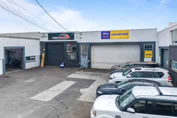 Wairau Road bite sized industrial investment