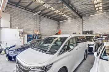 Wairau Road bite sized industrial investment