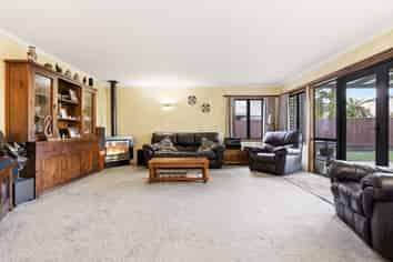 4 Balmoral Drive, Hilltop