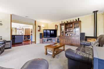 4 Balmoral Drive, Hilltop