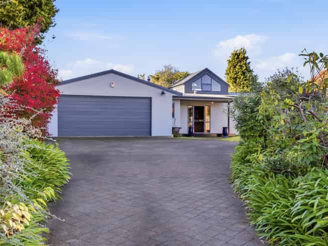 4 Balmoral Drive, Hilltop