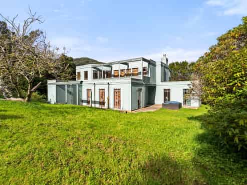 208 Marine Drive, Lowry Bay