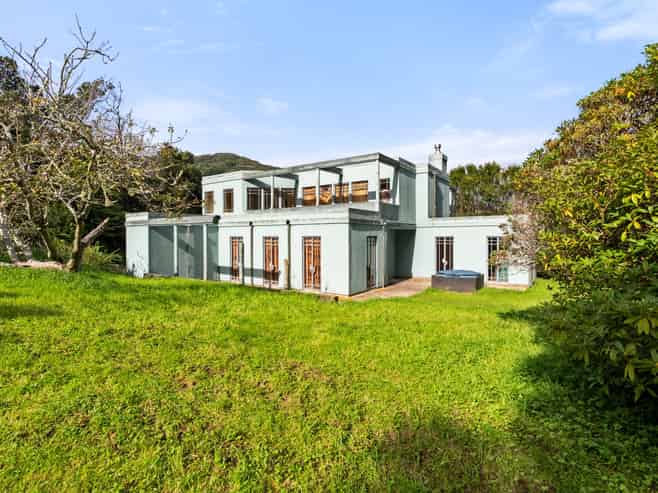208 Marine Drive, Lowry Bay