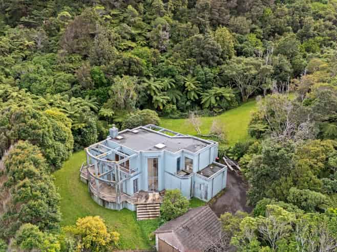 208 Marine Drive, Lowry Bay
