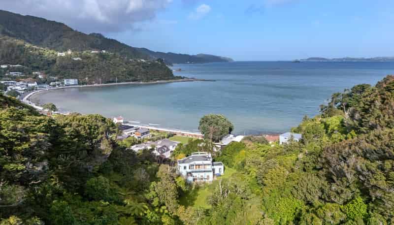 208 Marine Drive, Lowry Bay