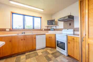 16 Coronation Street, Moeraki