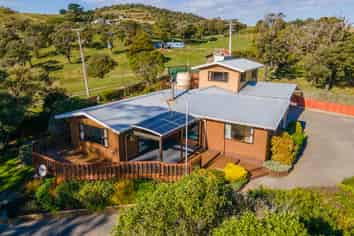 16 Coronation Street, Moeraki