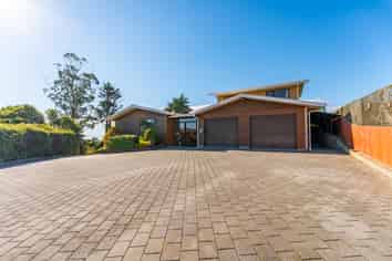16 Coronation Street, Moeraki