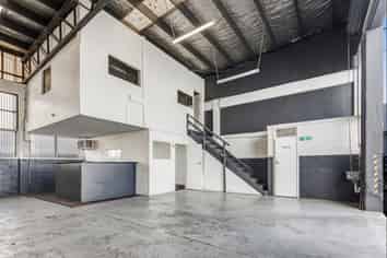 Vacant industrial opportunity - prime Wairau Road