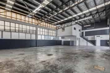 Vacant industrial opportunity - prime Wairau Road