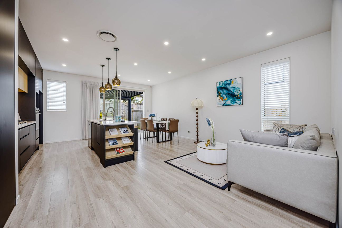 Mission Heights Zoned + 2 Legal Kitchens - Mehr