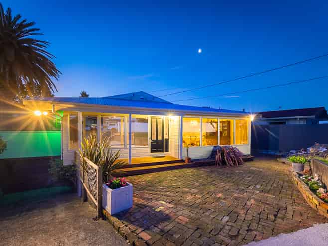 19 Gray Avenue, Paraparaumu Beach
